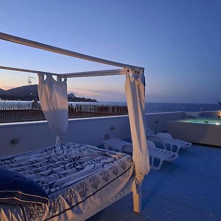 Blue Life, Sea-Luxury Rooms On The Beach Between Palermo And Cefalu' Кастельдачча Экстерьер фото