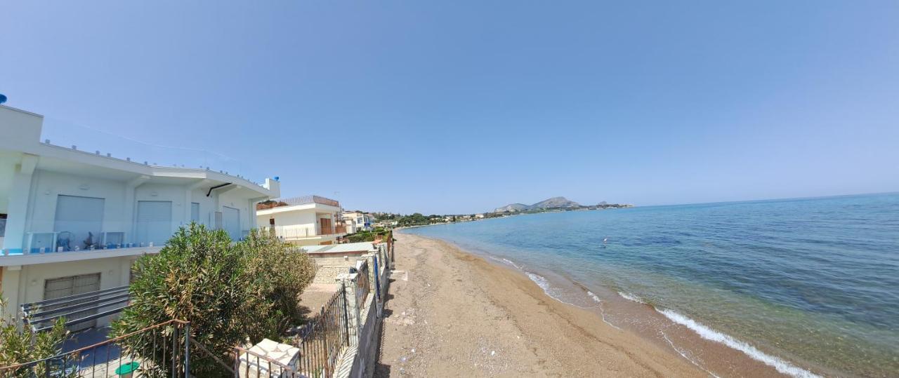 Blue Life, Sea-Luxury Rooms On The Beach Between Palermo And Cefalu' Кастельдачча Экстерьер фото
