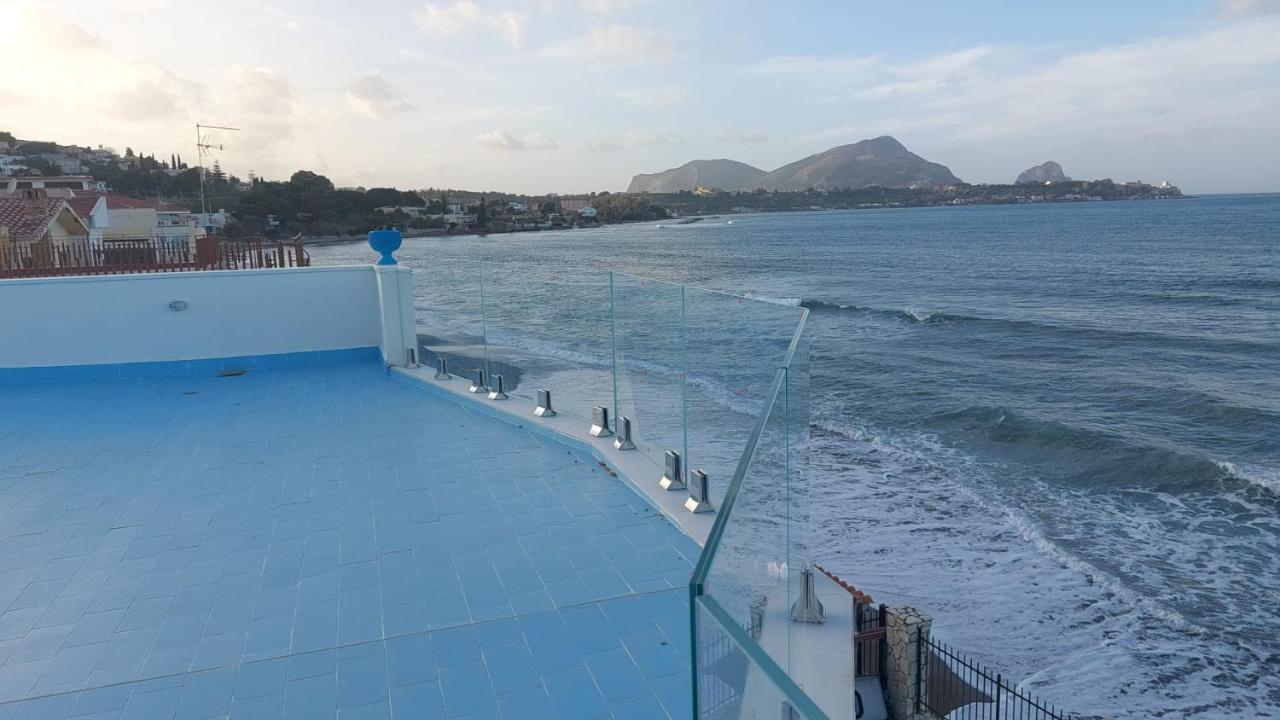 Blue Life, Sea-Luxury Rooms On The Beach Between Palermo And Cefalu' Кастельдачча Экстерьер фото