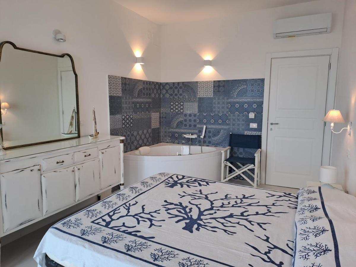 Blue Life, Sea-Luxury Rooms On The Beach Between Palermo And Cefalu' Кастельдачча Экстерьер фото