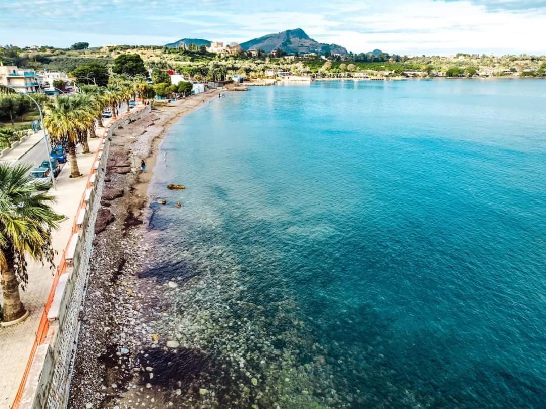 Blue Life, Sea-Luxury Rooms On The Beach Between Palermo And Cefalu' Кастельдачча Экстерьер фото