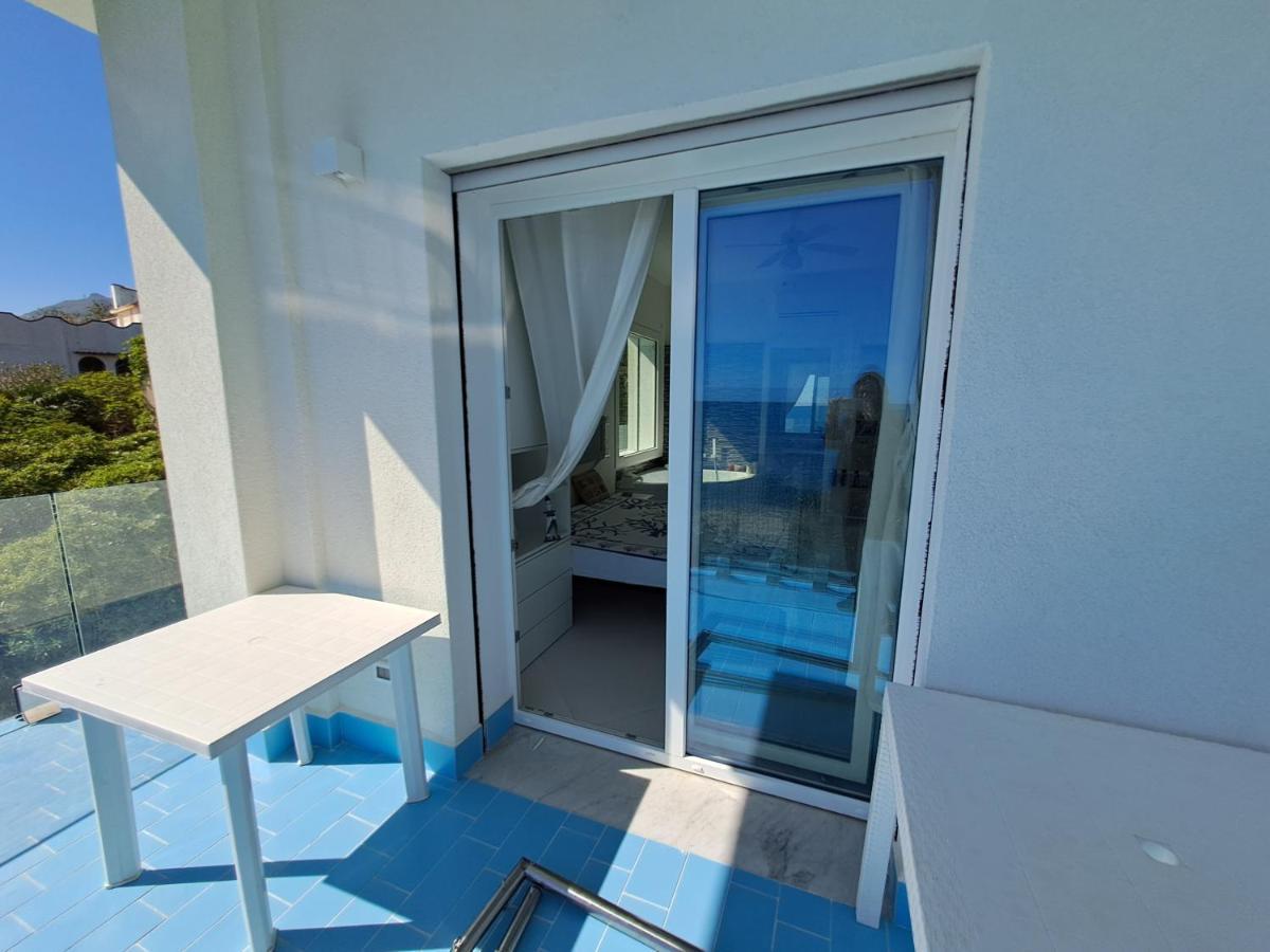 Blue Life, Sea-Luxury Rooms On The Beach Between Palermo And Cefalu' Кастельдачча Экстерьер фото