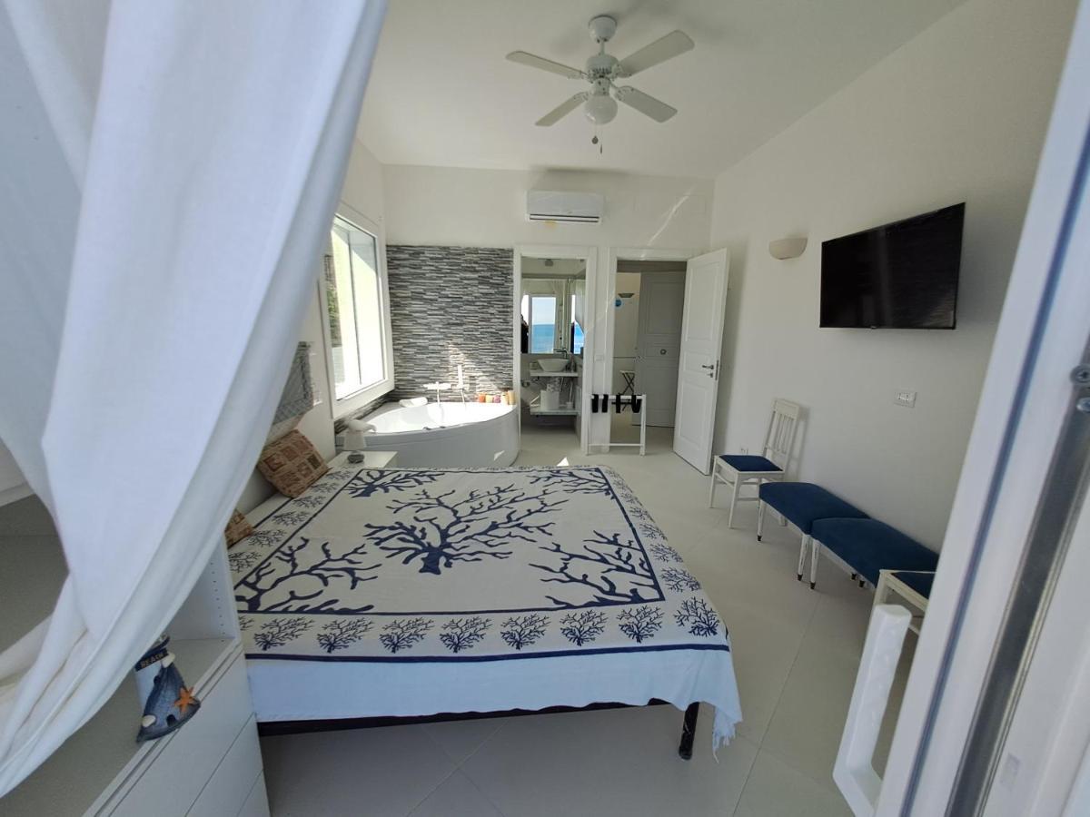 Blue Life, Sea-Luxury Rooms On The Beach Between Palermo And Cefalu' Кастельдачча Экстерьер фото