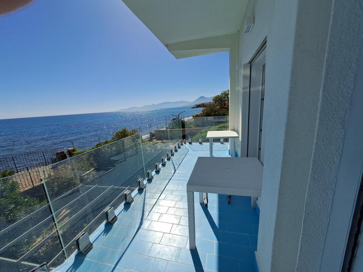 Blue Life, Sea-Luxury Rooms On The Beach Between Palermo And Cefalu' Кастельдачча Экстерьер фото