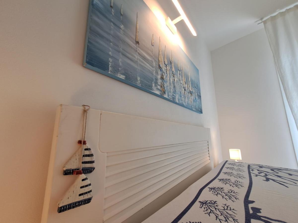 Blue Life, Sea-Luxury Rooms On The Beach Between Palermo And Cefalu' Кастельдачча Экстерьер фото
