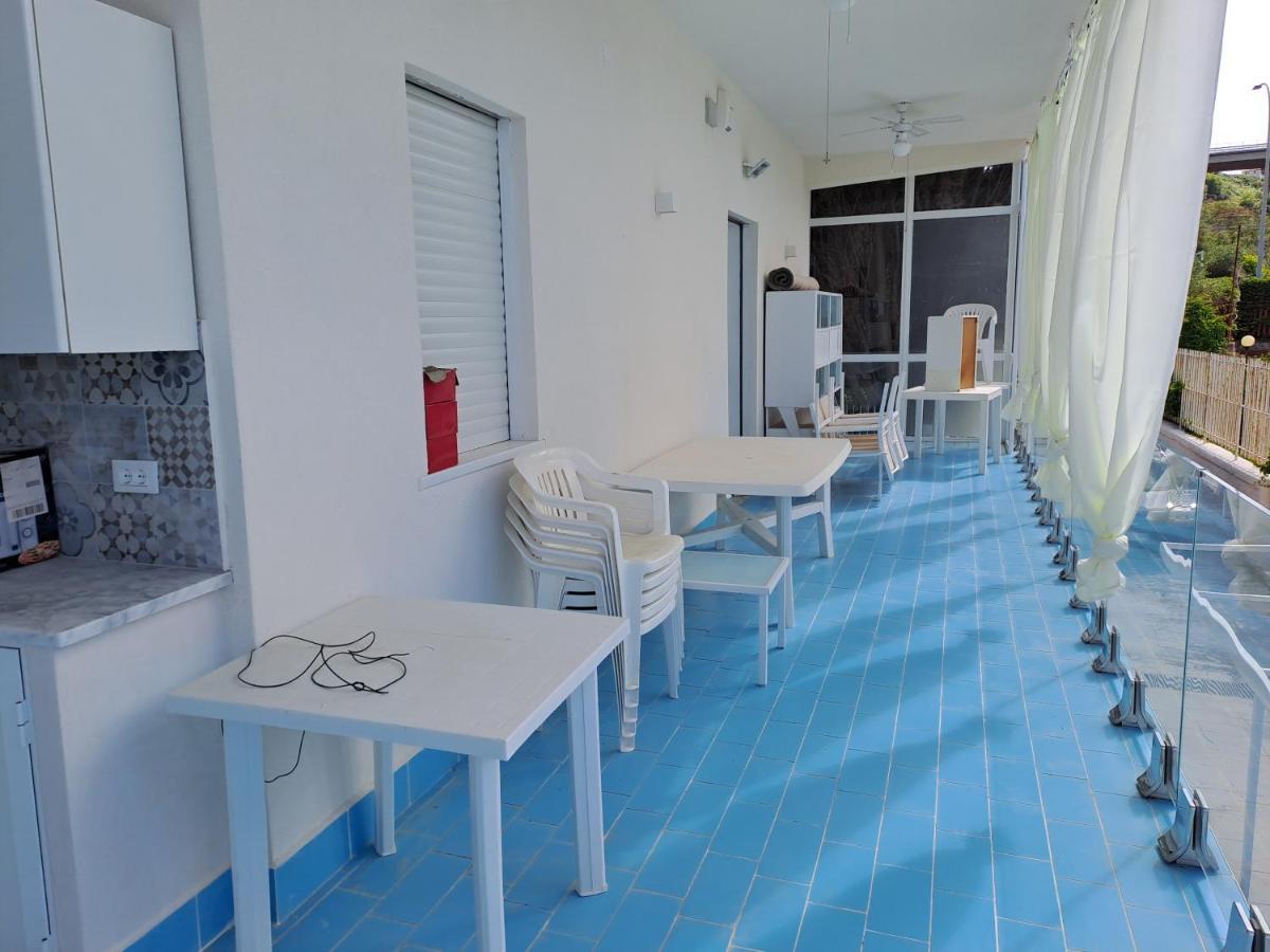 Blue Life, Sea-Luxury Rooms On The Beach Between Palermo And Cefalu' Кастельдачча Экстерьер фото