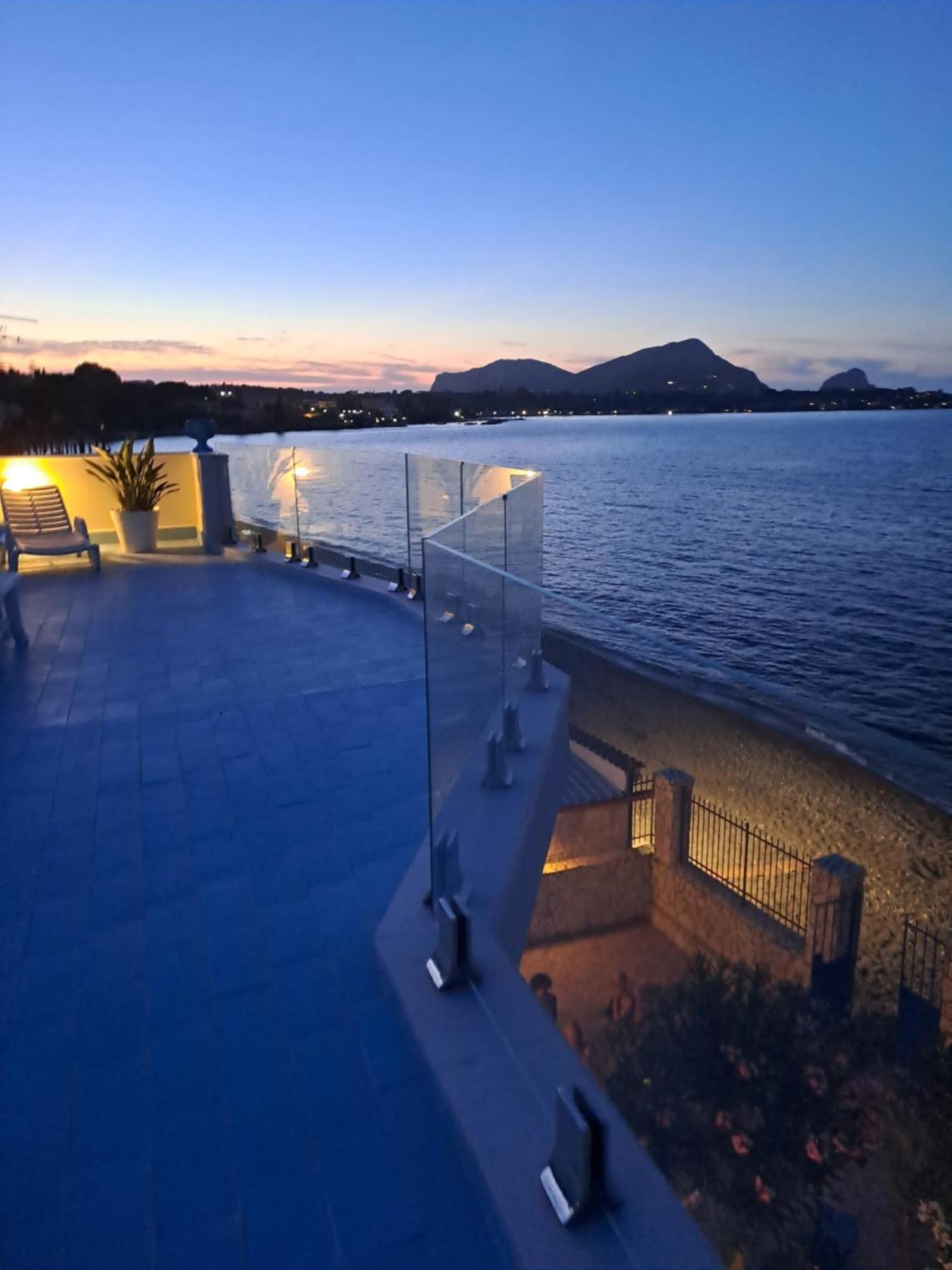 Blue Life, Sea-Luxury Rooms On The Beach Between Palermo And Cefalu' Кастельдачча Экстерьер фото