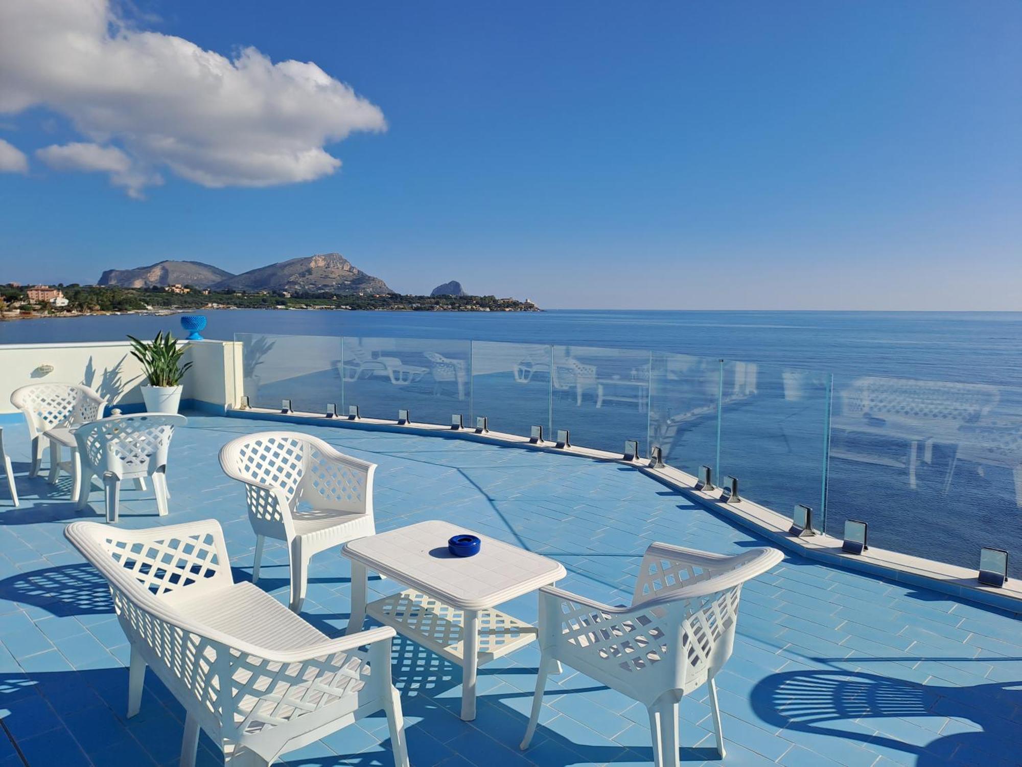 Blue Life, Sea-Luxury Rooms On The Beach Between Palermo And Cefalu' Кастельдачча Экстерьер фото