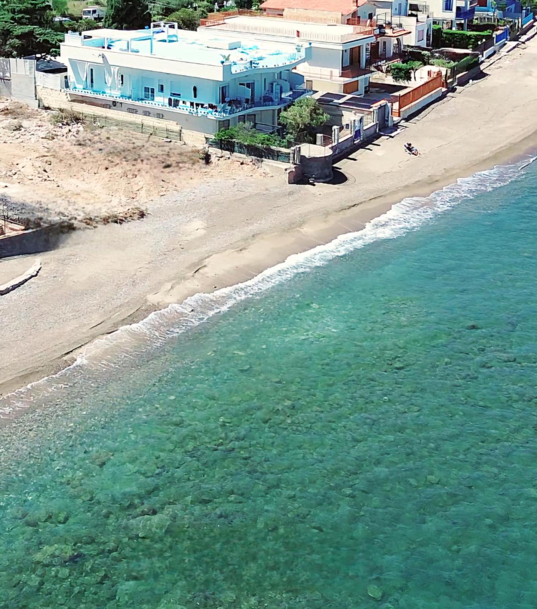 Blue Life, Sea-Luxury Rooms On The Beach Between Palermo And Cefalu' Кастельдачча Экстерьер фото
